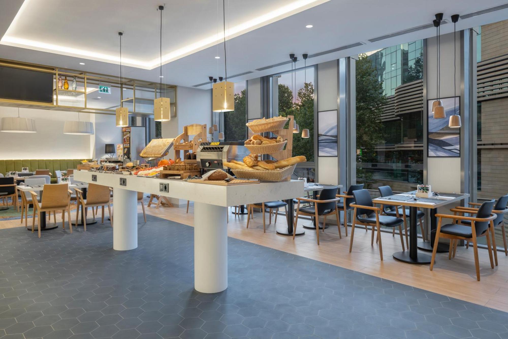Hilton Garden Inn Tbilisi Riverview 外观 照片