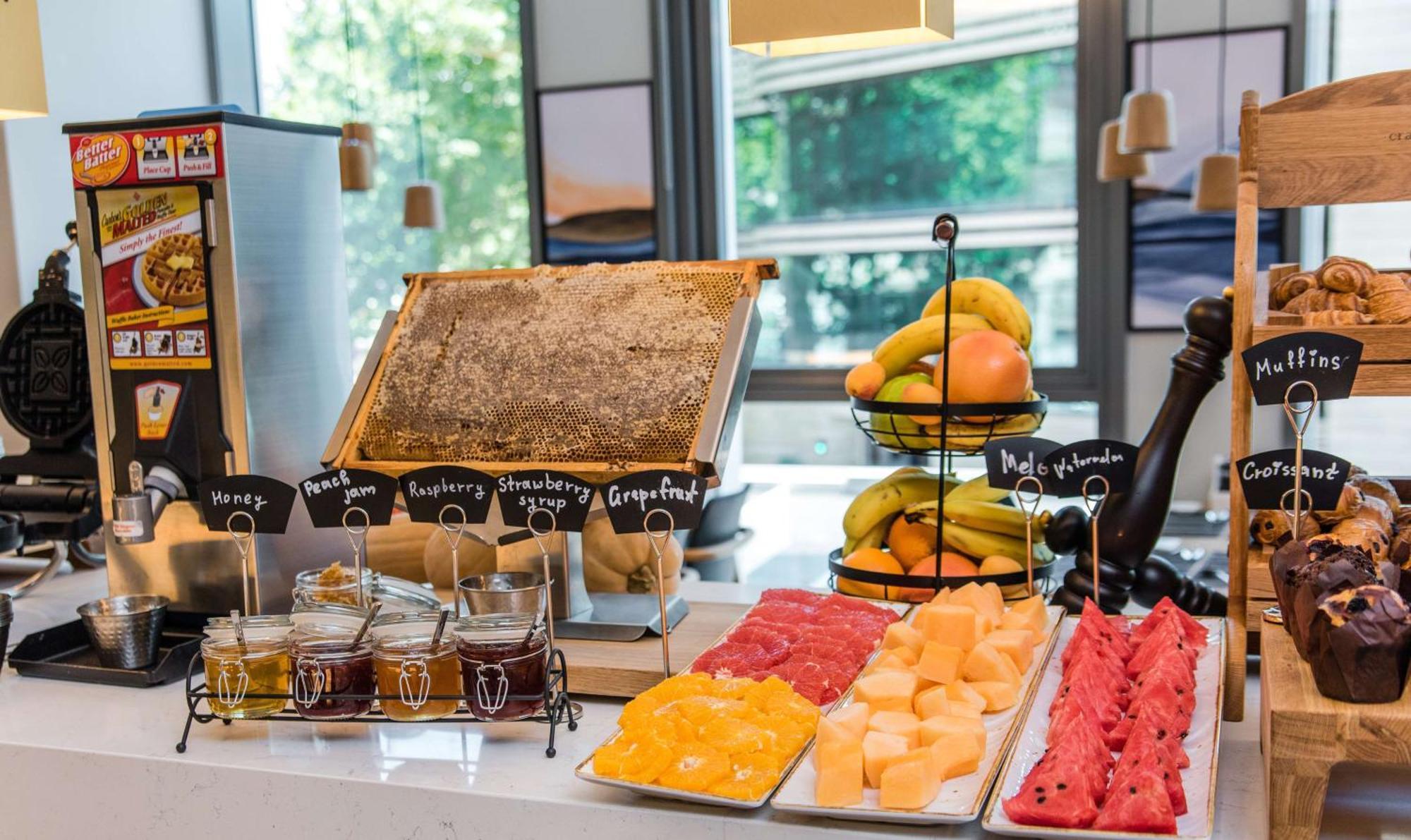 Hilton Garden Inn Tbilisi Riverview 外观 照片